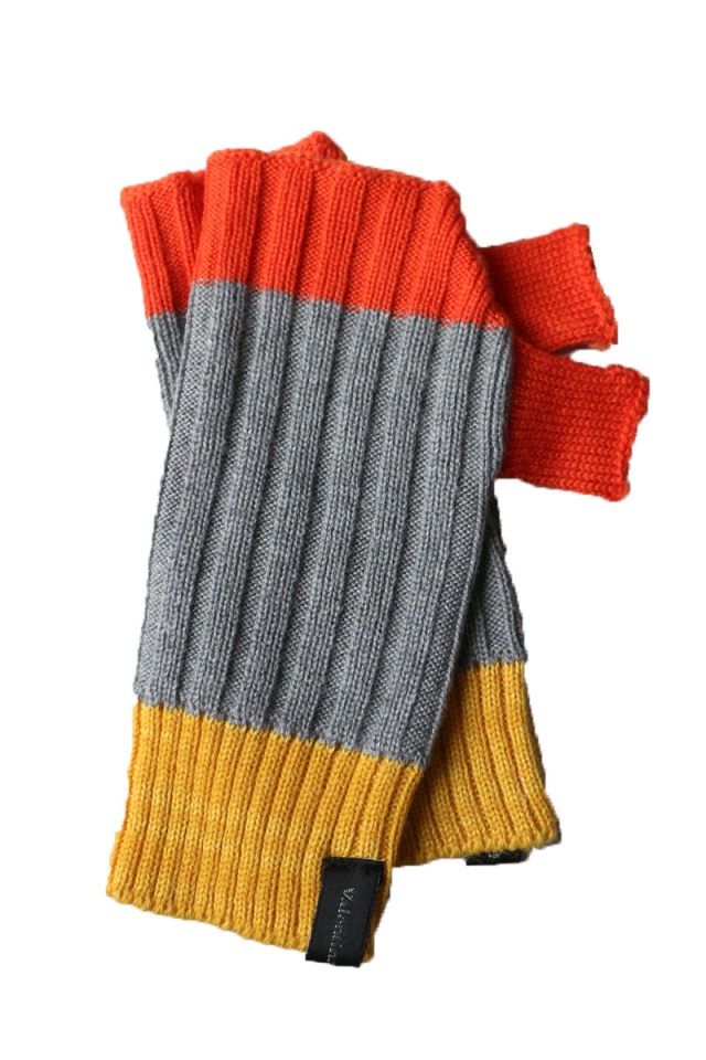 grey knitted mittens