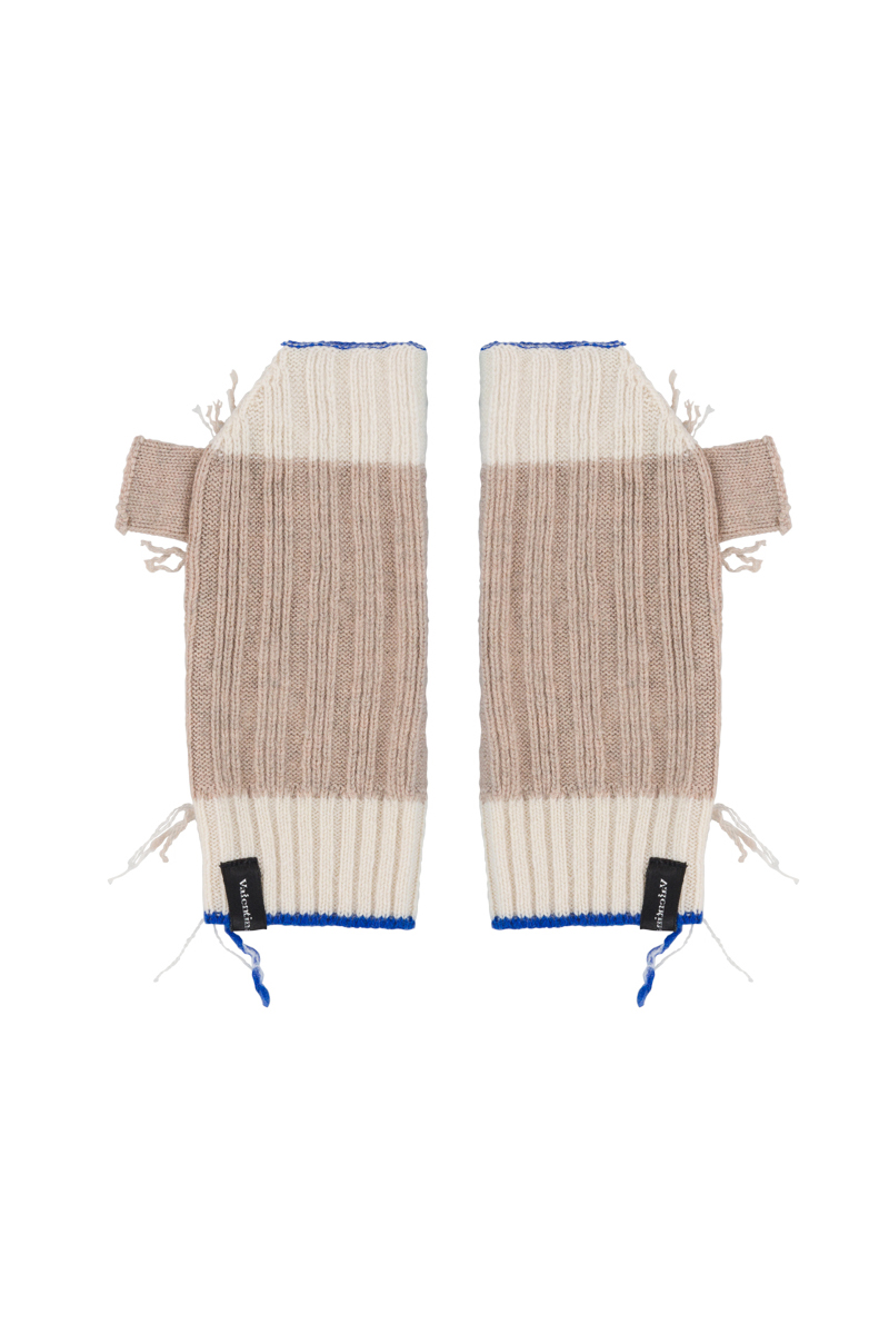 beige cashmere mitten