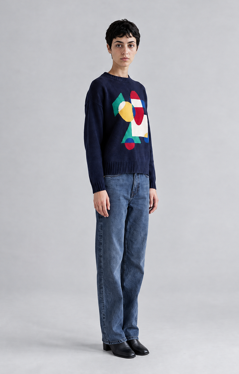 Larch Jumper navy ecomm 3 quarter pose